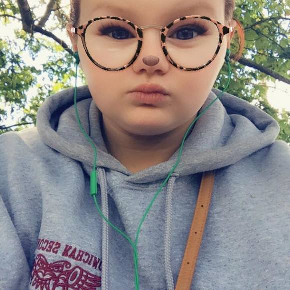 Meet your Posher, Kourtney - Picture 1 of 1